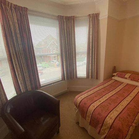 Landguard Lodge Guest House Shipley  Eksteriør billede
